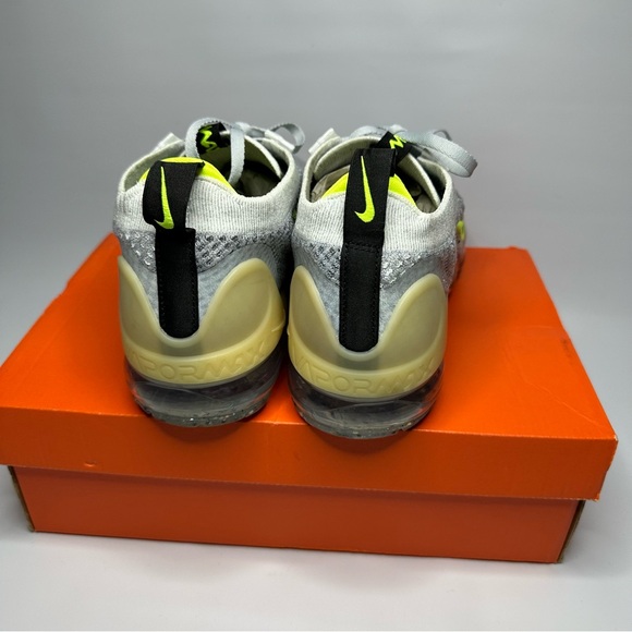 Nike Air Vapormax 2021 FK Men's Wolf Grey Volt Logo Sneaker DH4085-001 Sz 10 - Picture 5 of 9